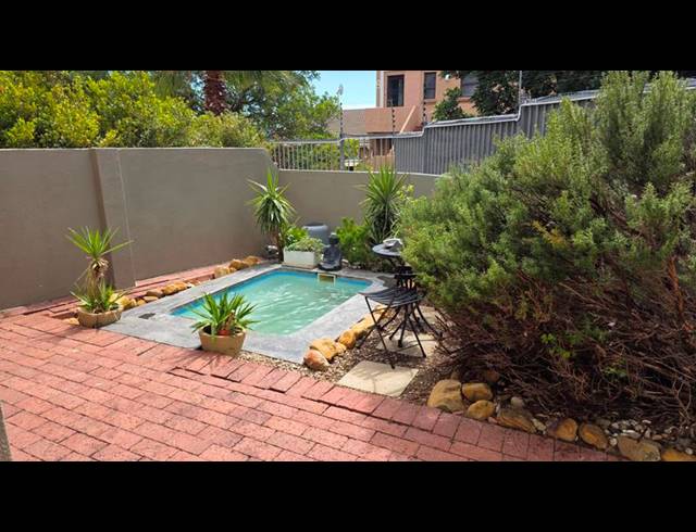 3 BEDROOM TOWNHOUSE FOR SALE IN ZONNEBLOEM